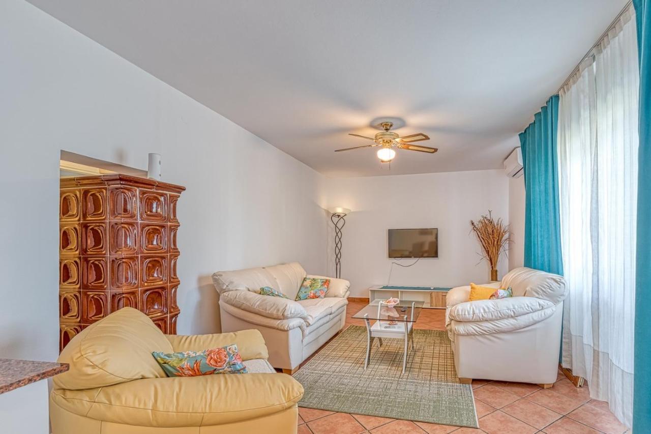 Apartment Gaby With Balcony Пореч Екстер'єр фото