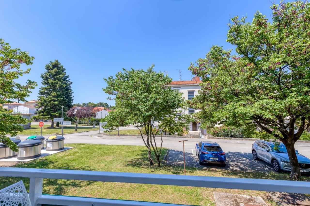 Apartment Gaby With Balcony Пореч Екстер'єр фото